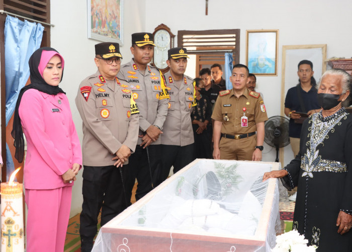 Belasungkawa Mengalir, Kapolda Lampung Melayat ke Rumah Pahlawan Mudik