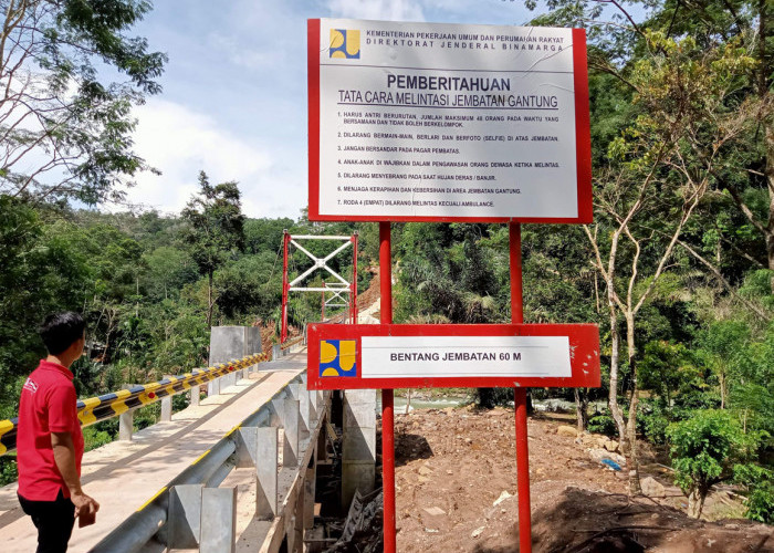 Pengerjaan Jembatan Gantung Sidomulyo Diduga Asal Jadi