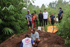 Mayat Tanpa Kepala Pesisir Pantai Limau Dimakamkan di Cilincing Jakarta Utara 