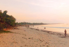 Pantai Labuhan Jukung Masih Sepi