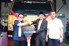 Mitsubishi KTB Beri Truk Fuso untuk SMK Muhammadiyah