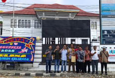  Kejari Lamsel Serahkan Sertifkat Warga 3 Tahun Berperkara, Warga Apresiasi 
