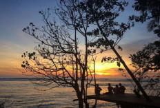 Sumtara Surf Resort, Sajikan Kolam Renang View Sunset Samudera Hindia