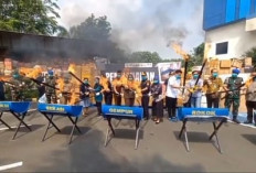 Bea Cukai Musnahkan Jutaan Batang Rokok dan Miras Ilegal 