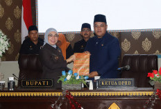 Bupati Waykanan Sampaikan Raperda APBD 2026 