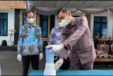 Kejari Lampura Musnahkan Barang Bukti 33 Perkara 