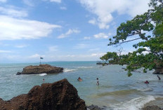 Di balik Keindahan Pantai Guci Batu Kapal, Tersimpan Legenda Si Lidah Pahit dan Guci Besar