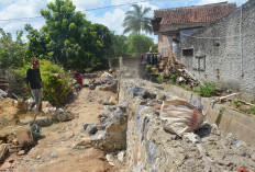 Antisipasi Banjir, Pemkot Bongkar Bangunan Liar