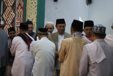 Pj Bupati Lampung Barat, Dandim dan Ketua MUI Salat Id di Masjid Agung Baiturrahim