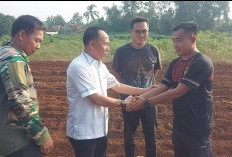 Pemkab dan Kodim 0412 Beri Kompensasi Petani Singkong yang Tanamannya Terkena Hempasan Helikopter Kepresidenan