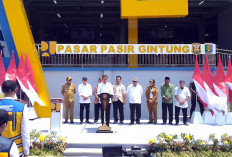 Disambut Aksi Damai, Jokowi Borong Jengkol di Pasirgintung