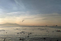  Pantai Gunung Kunyit Jadi Tempat Terapi Air Laut 