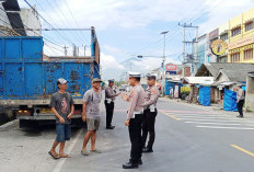 Satlantas Polres Tanggamus Tertibkan Truk yang Parkir di Bahu Jalan untuk Cegah Kecelakaan