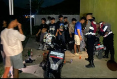 Tim Patroli Polres Pringsewu Bubarkan Pemuda Nongkrong dan Minum Miras 