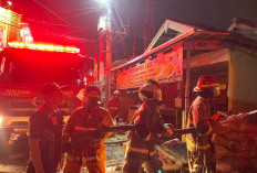 Ruko Tiga Lantai di Pasar Gudang Lelang Hangus Terbakar, Kerugian Ditaksir Rp300 Juta