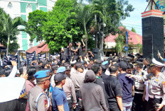 Massa Kepung Polresta, Tuntut Tersangka Malahayati