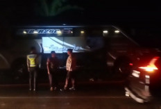 Bus Serempet Pengendara Motor Berakhir Dibakar Massa di Kotabumi Selatan
