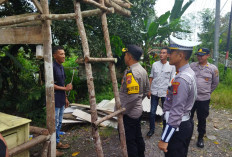 Warga Bersama Polres Waykanan Bongkar Gubuk Pungli 