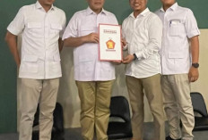 Foto Cabup H. Riyanto dan Pengurus DPP Gerindra Beredar di Tengah Dinamika Pilkada Pringsewu