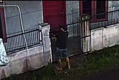 Aksi Pencuri Pagar Besi Kontrakan Terekam CCTV