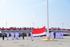 Bupati Egi Pimpin Detik-Detik Proklamasi HUT ke-80 RI di Menara Siger
