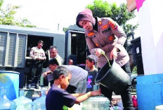 Polresta Bandarlampung Bantu Warga Kesulitan Air Bersih