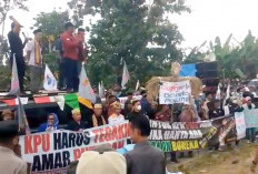 Demo di KPU Pesawaran Ricuh