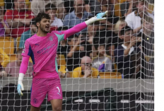 Dua Kiper Manchester City Pertimbangkan Hengkang Januari 2026, Posisi Donnarumma Tak Tergoyahkan