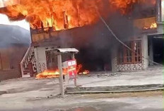 Rumah Panggung Dua Lantai di Lampung Barat Terbakar 