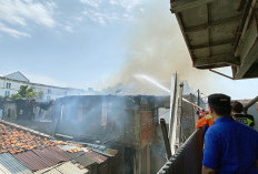 Satu Unit Rumah Bertingkat Ludes Tebakar 