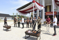 Pemkab Tubaba Saksikan Pemusnahan Barang Bukti 20 Kasus Pidana oleh Kejari