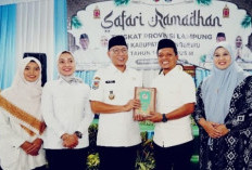  Gubernur Terima Hadiah  Alquran Terjemahan Bahasa Lampung