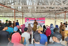 Pemkab Tulang Bawang Serahkan Bantuan Kepada Korban Banjir Rob, Pj. Bupati Berikan Pesan Penting