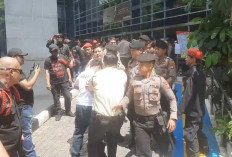 Sidang Hasto Ricuh, Massa PDIP Usir Paksa Pengunjung Diduga Penyusup