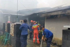 Korsleting Listrik Picu Kebakaran di Way Kandis, Dua Rumah Ludes Dilalap Api