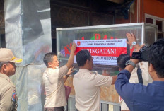 Pemkab Lambar Pasang Banner 25 Tempat Usaha Tunggak Pajak