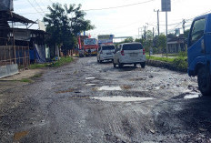 Kerusakan Jalan Pattimura Metro Makin Parah 