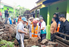 Pemkot Metro Gotong-Royong Bersihkan Pagar Sekolah Roboh