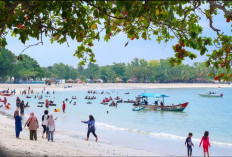 Menikmati Pantai M-Beach dengan Pasir Putih Nan Eksotis