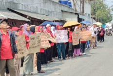 Ratusan Emak Geruduk Pabrik Homyped di Tangerang, Tuntut Gaji dan THR Dibayar Penuh