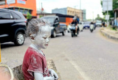 Miris! Manusia Silver di Bawah Umur Masih Berkeliaran