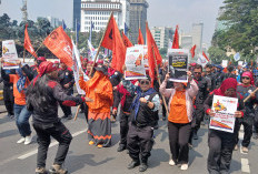  Buruh Tekstil dan Kurir Logistik Demo Tolak Adanya PHK Besar-besaran 