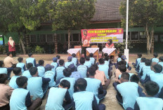  Pelajar SMPN 1 Bulok Dapat Penyuluhan Hukum