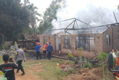 Rumah Warga di Sukoharjo Pringsewu Hangus Terbakar, Pemerintah dan Warga Beri Bantuan
