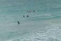 Perahu Terbalik, Nelayan di Pesisir Barat Nyaris Tenggelam