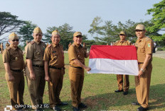 Pemkab Tanggamus Serahkan Bendera Merah Putih kepada 20 Camat 