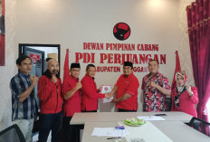 Ketua DPRD Tanggamus Serahkan Berkas Pendaftaran Bacalon Wabup ke Sekretariat Panitia Penjaringan DPC di PDIP