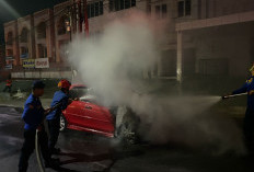 Toyota Yaris Terbakar di Kedaton Bandar Lampung, Diduga Akibat Korsleting