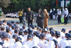 Bunda Eva Tinjau MPLS, Beri Perhatian Siswa Biling 