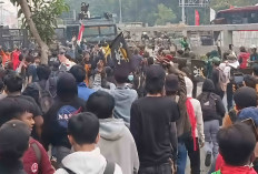 Demo DPR Ricuh, Massa Tuntut Tunjangan Wakil Rakyat Dicancel 
